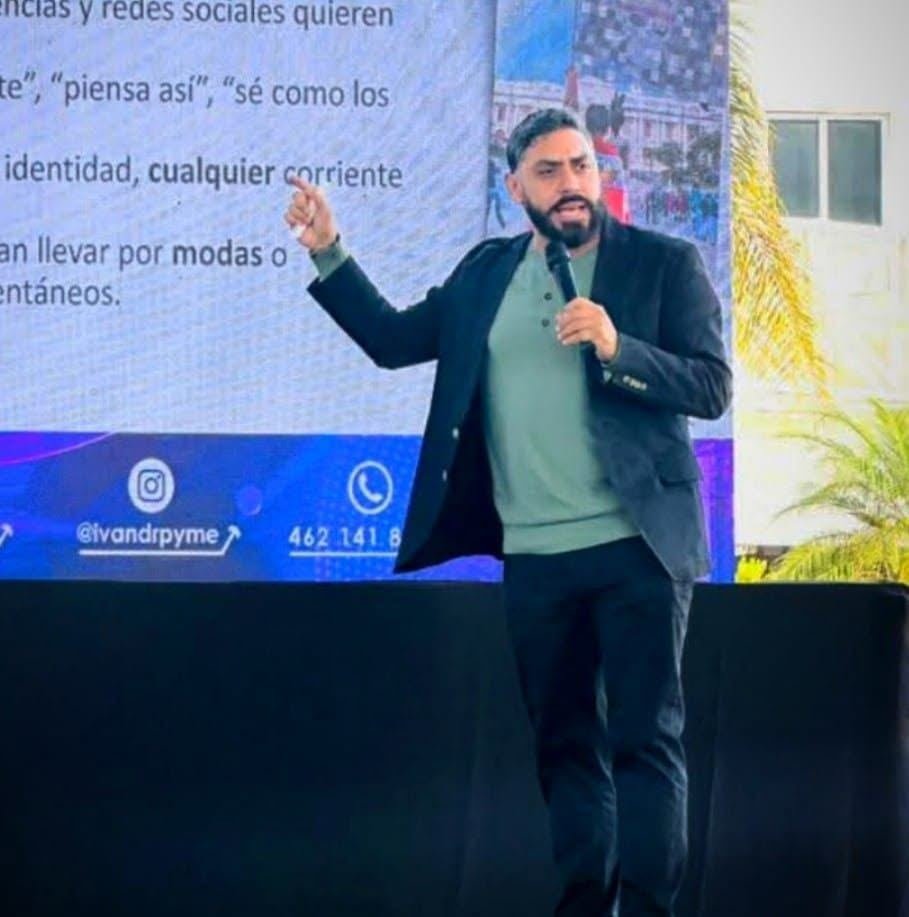 Iván Velázquez